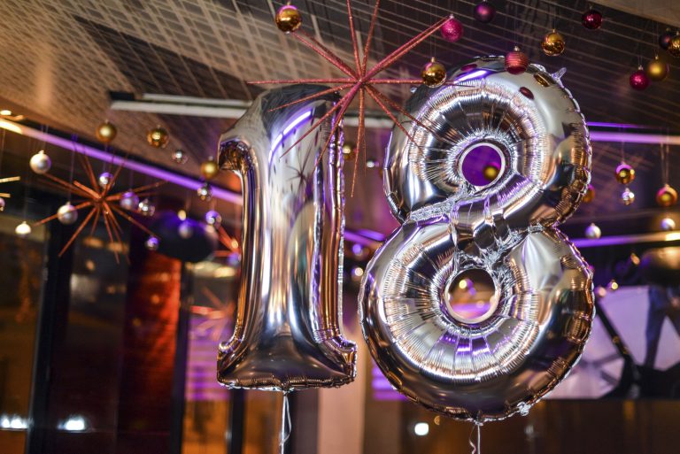 Organizzare feste per i 18 anni, come fare? Ecco alcuni software di